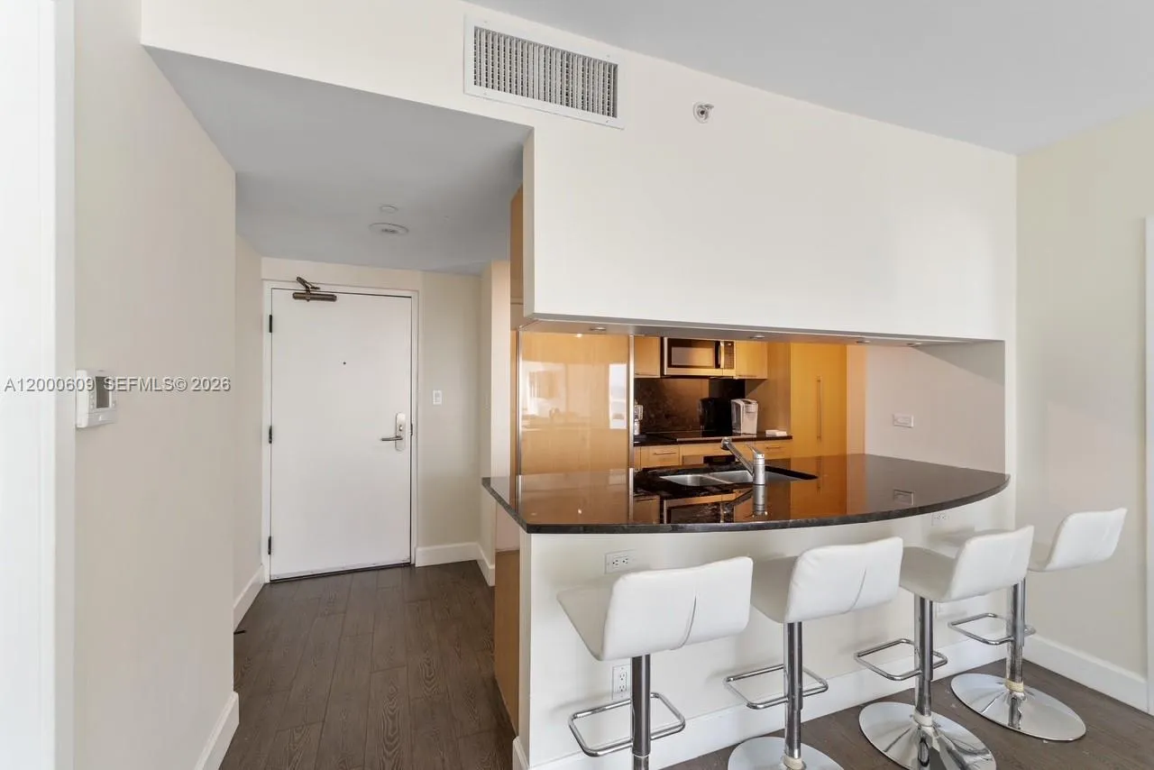 6801 Collins Ave, Miami Beach FL 33141