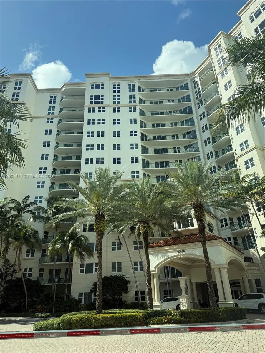 20000 E Country Club Dr, Aventura FL 33180