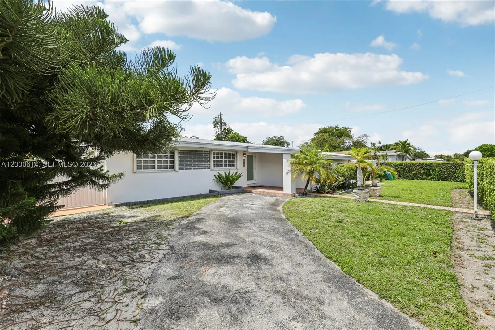 1900 SW 87th Ct, Miami FL 33165