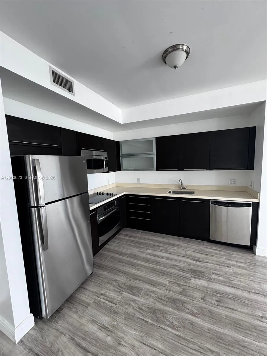 90 SW 3rd St # 1407, Miami FL 33130