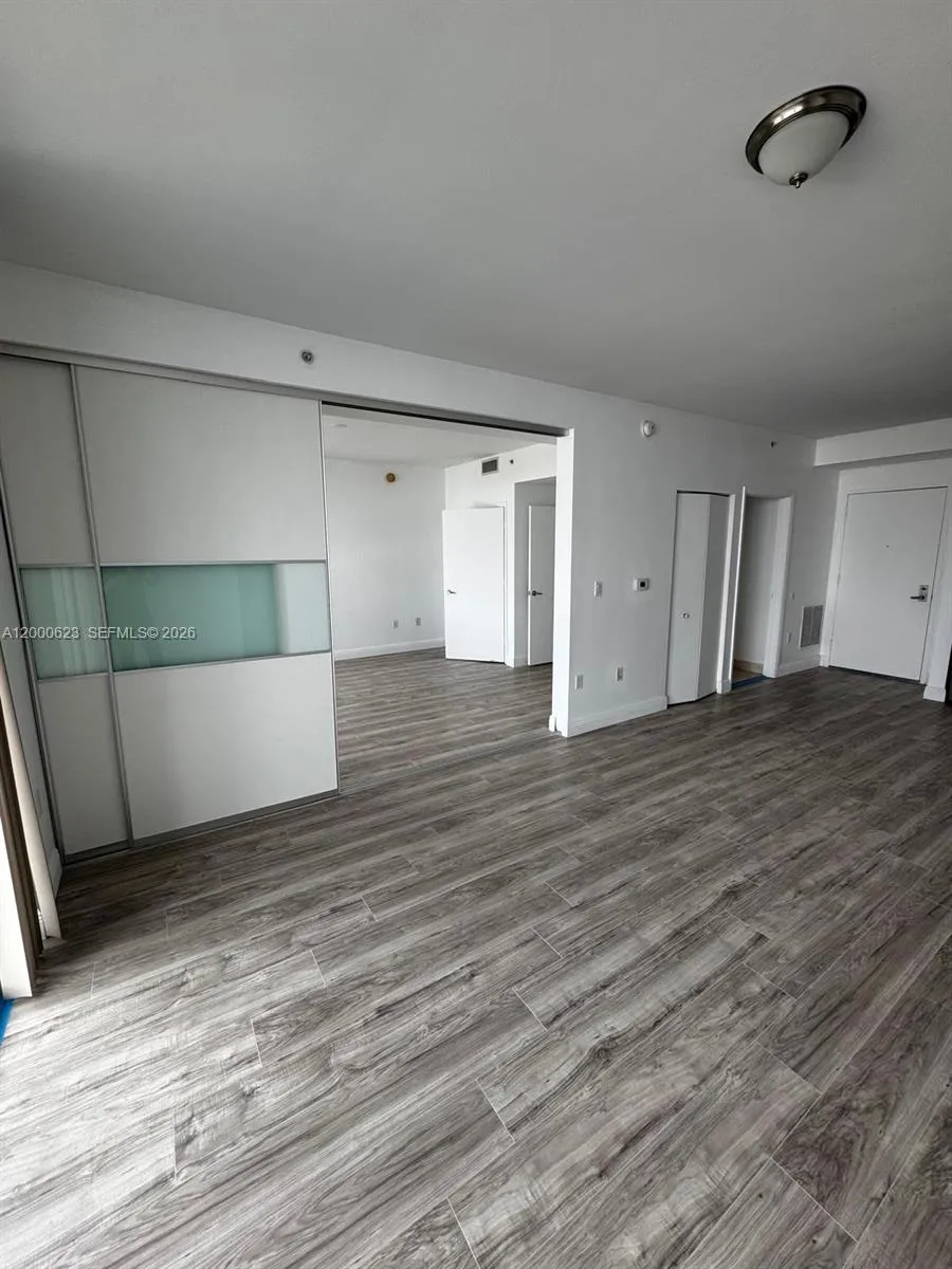 90 SW 3rd St # 1407, Miami FL 33130