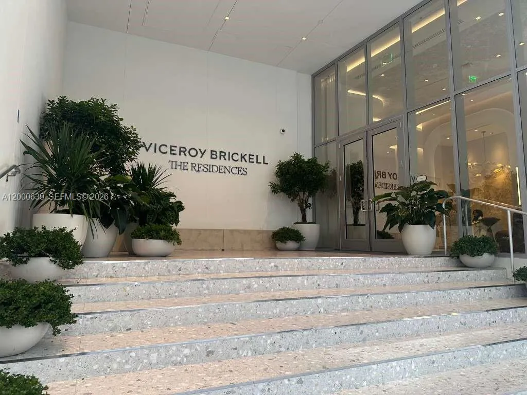 77 SE 5th Street # 1812, Miami FL 33131