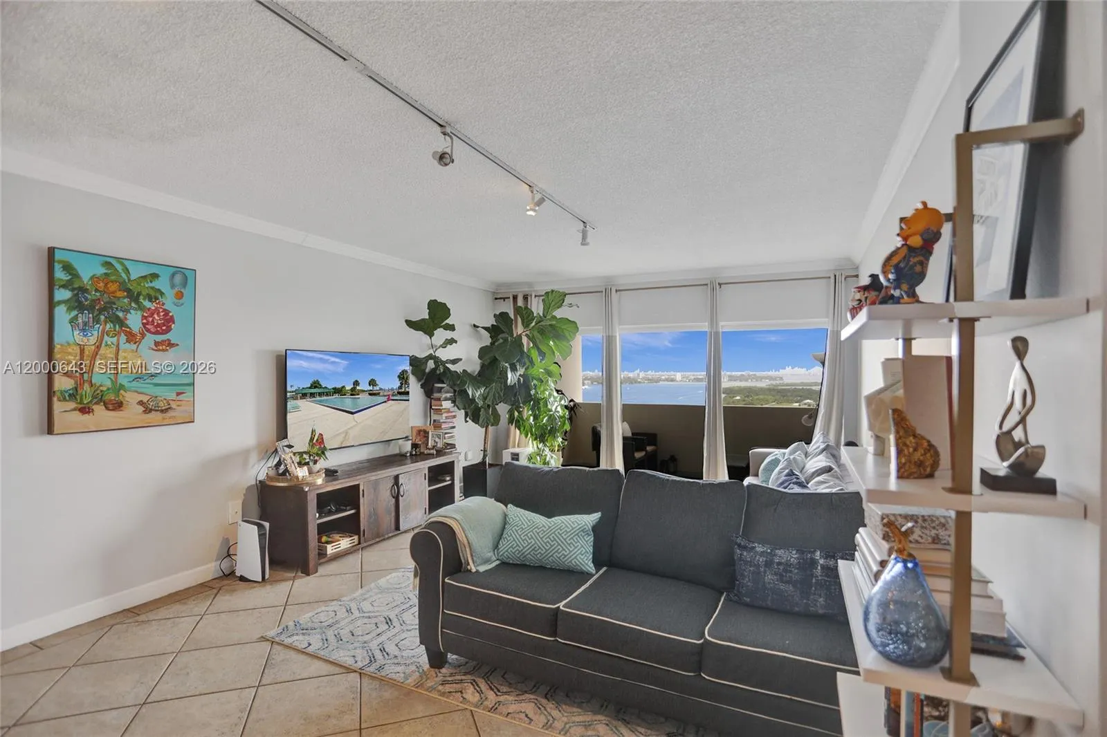 300 Bayview Dr, Sunny Isles Beach FL 33160