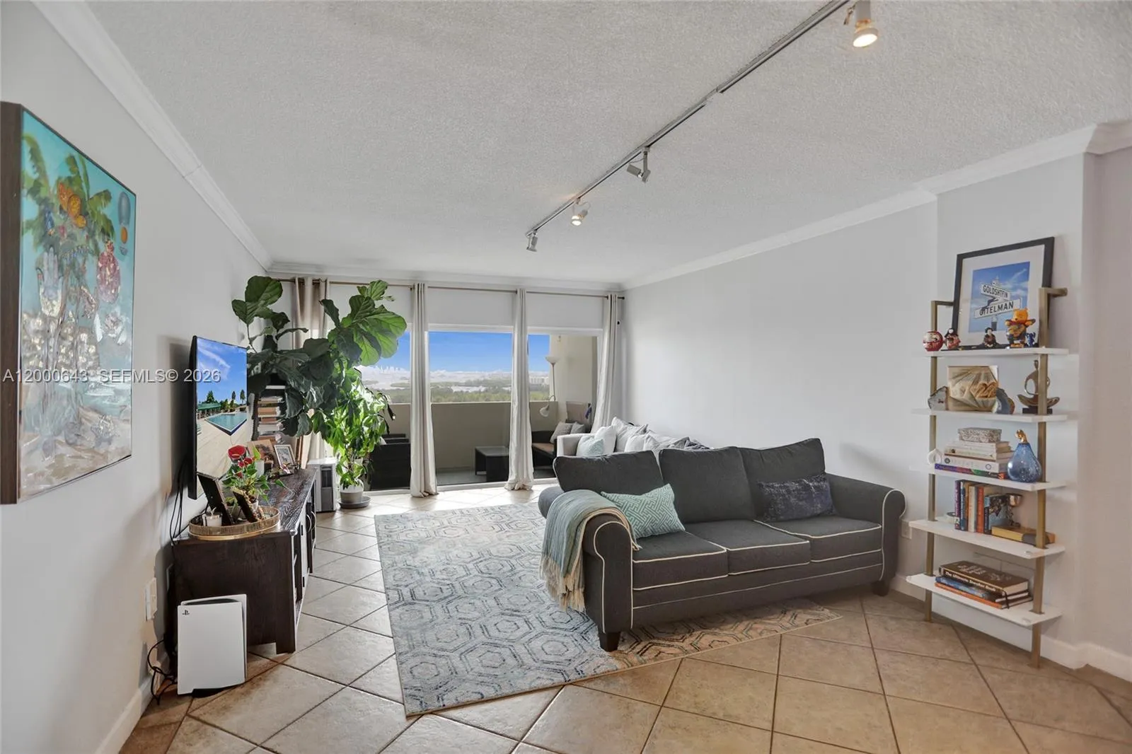 300 Bayview Dr, Sunny Isles Beach FL 33160