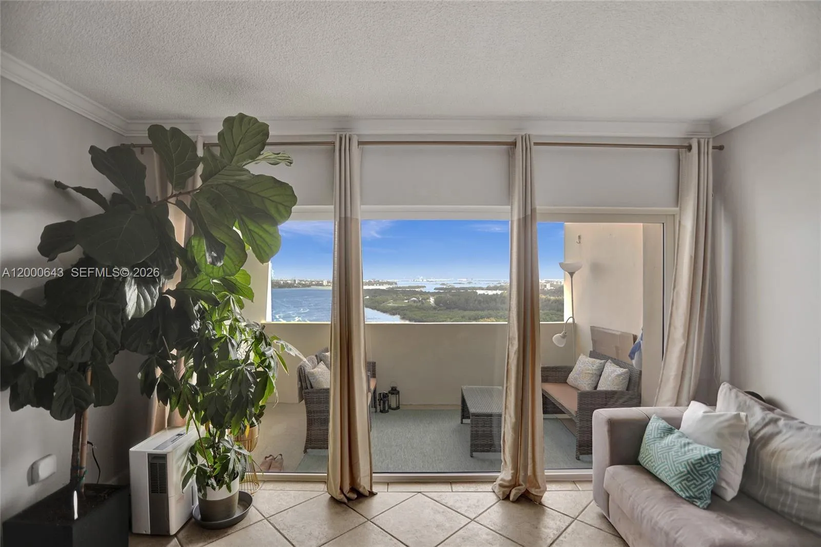 300 Bayview Dr, Sunny Isles Beach FL 33160