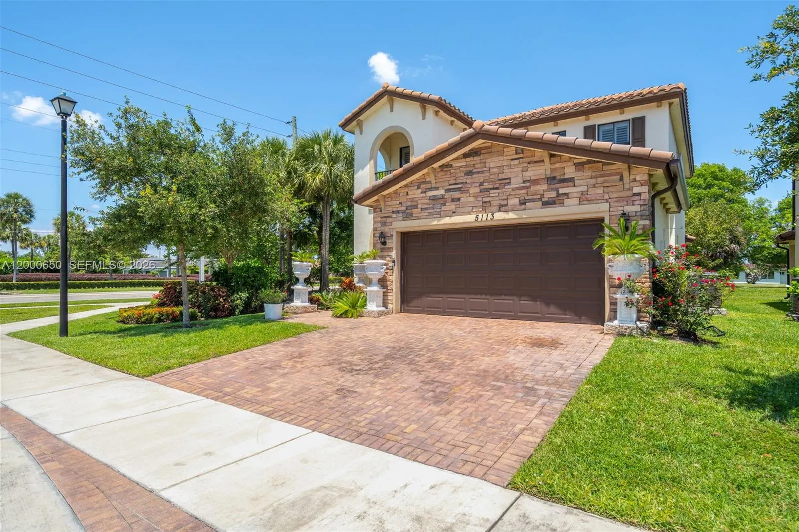5113 NW 52nd St, Tamarac FL 33319