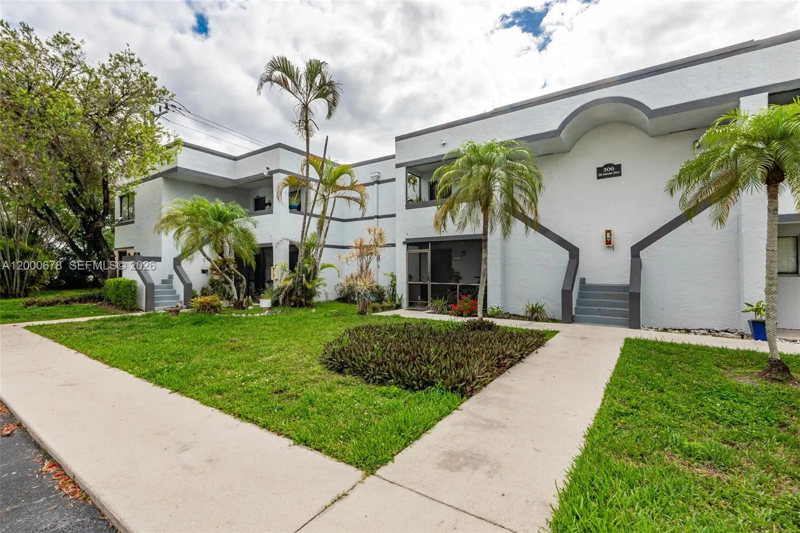 159 Lakeview Dr # 102, Weston FL 33326