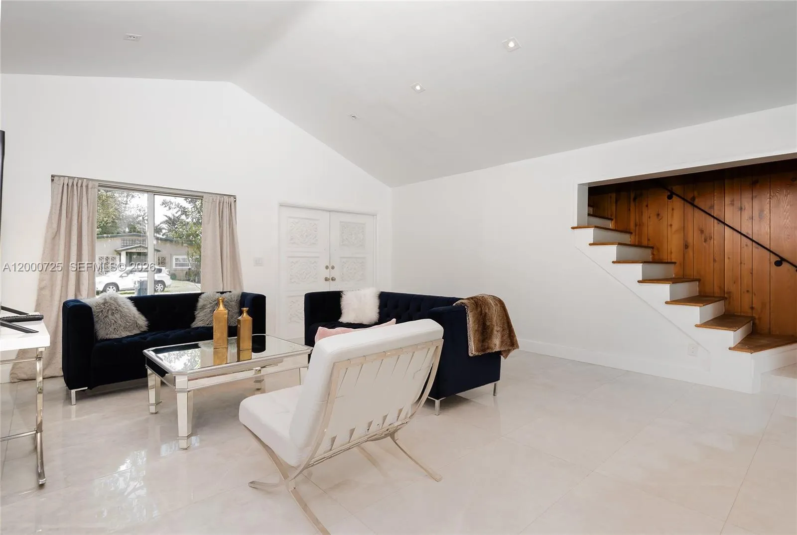 2555 NE 202nd St, Miami FL 33180