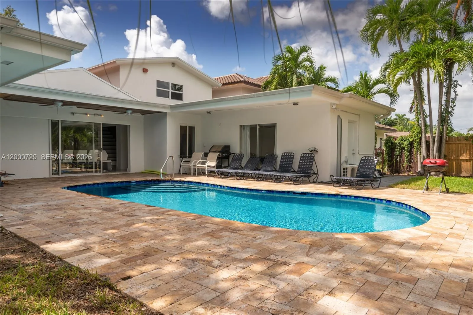 2555 NE 202nd St, Miami FL 33180