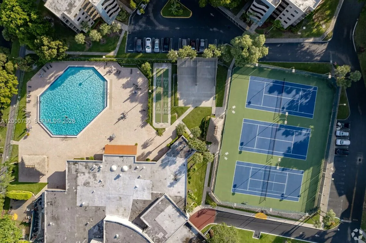 900 Colony Point Cir # 317, Pembroke Pines FL 33026