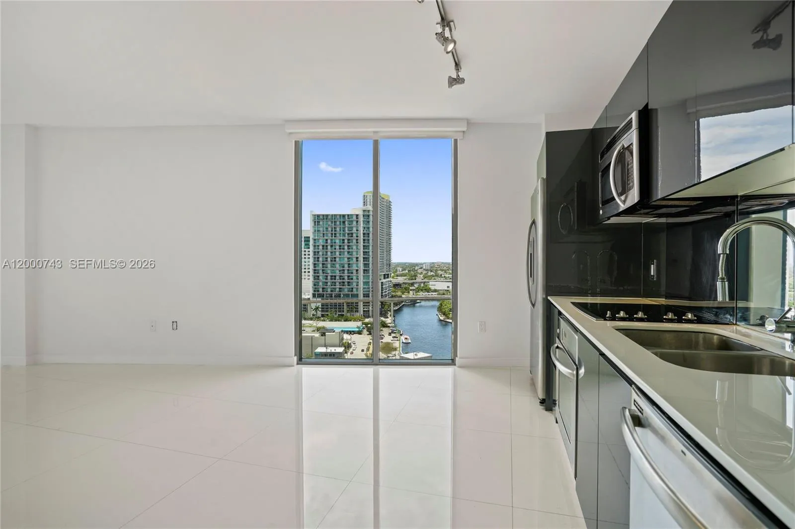 31 SE 6 St # 2201, Miami FL 33131