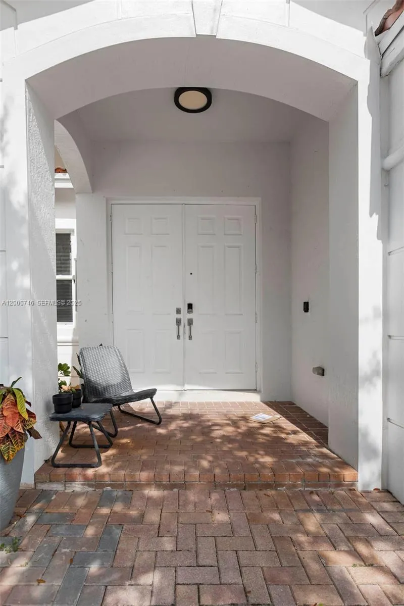 11053 NW 87th St, Doral FL 33178