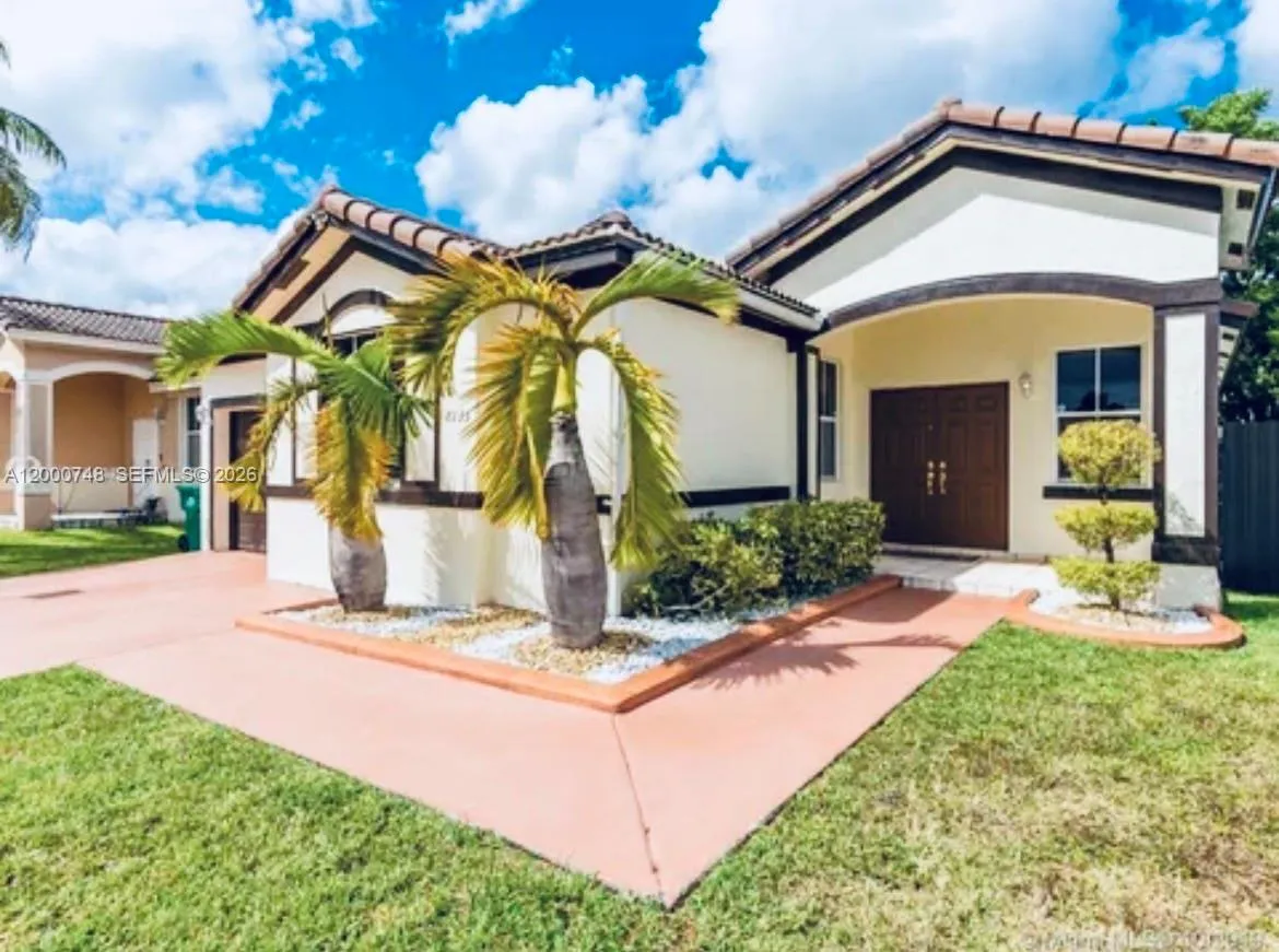 8135 NW 198th Ter, Hialeah FL 33015