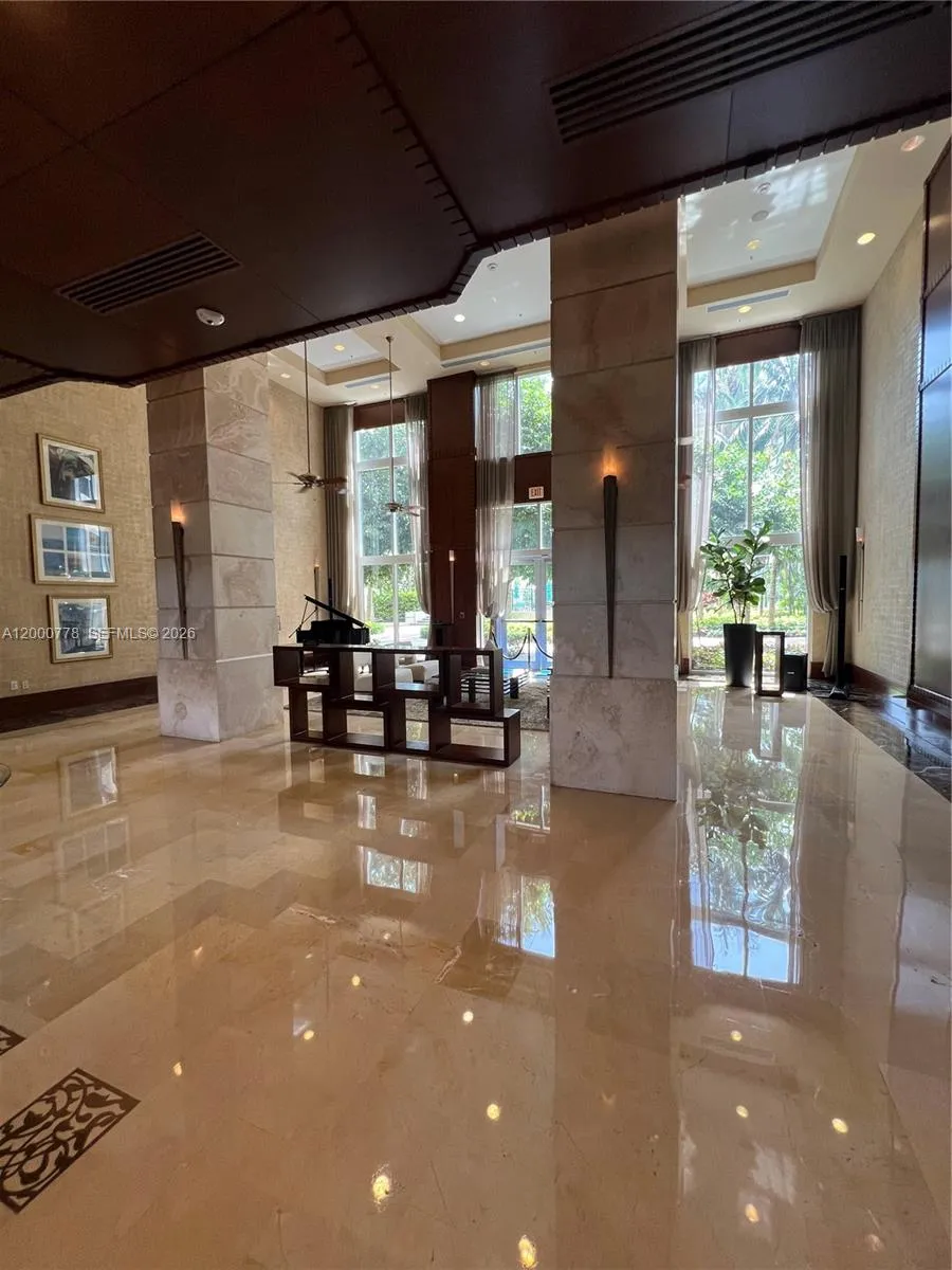 19501 W Country Club Dr # 210, Aventura FL 33180