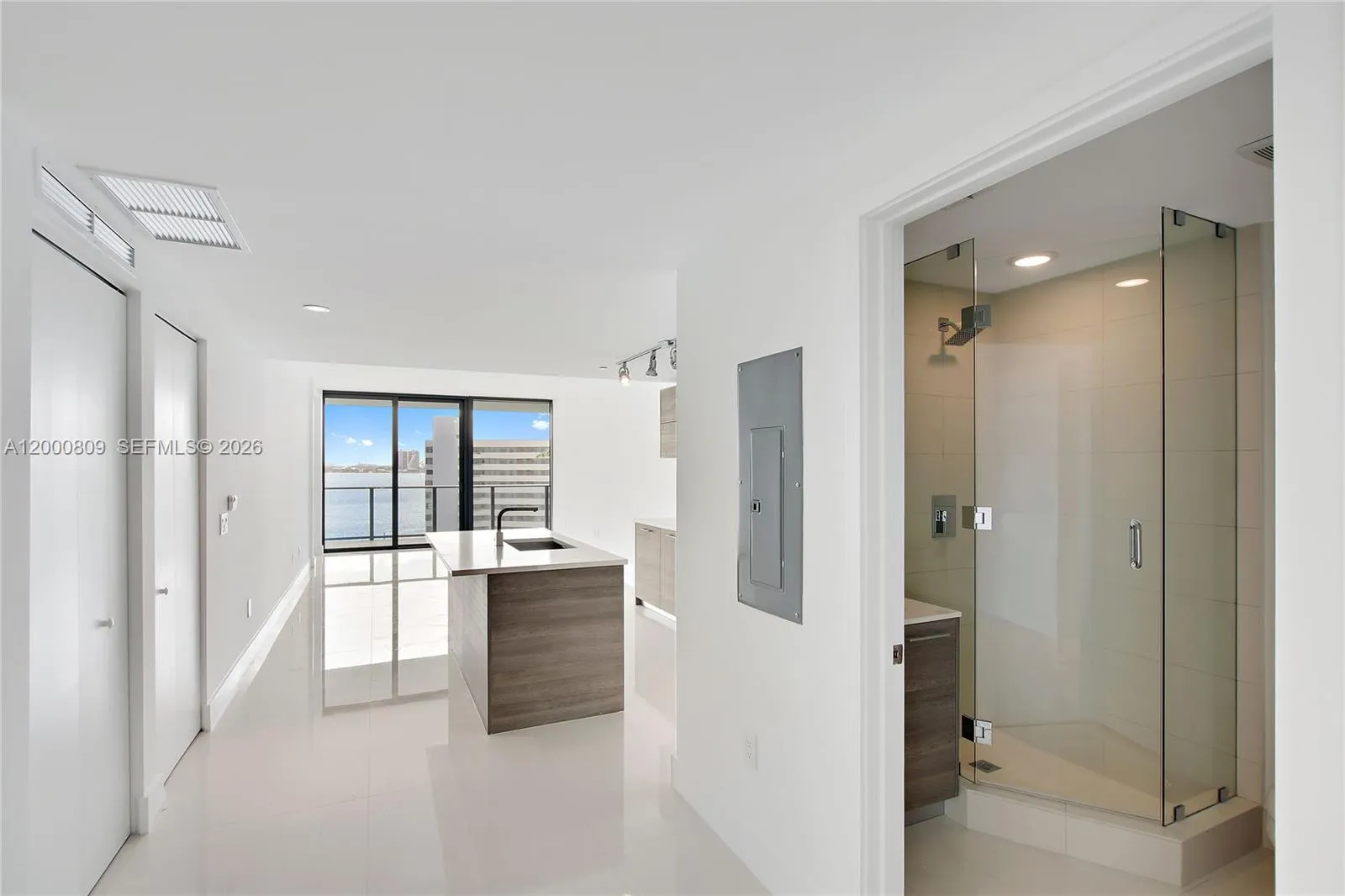 650 NE 32th St # 706, Miami FL 33137