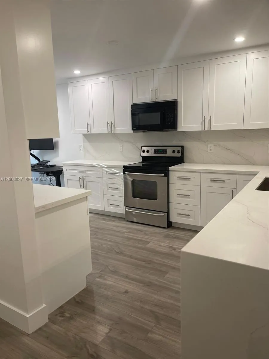 4136 Pine Ridge Ln, Weston FL 33331