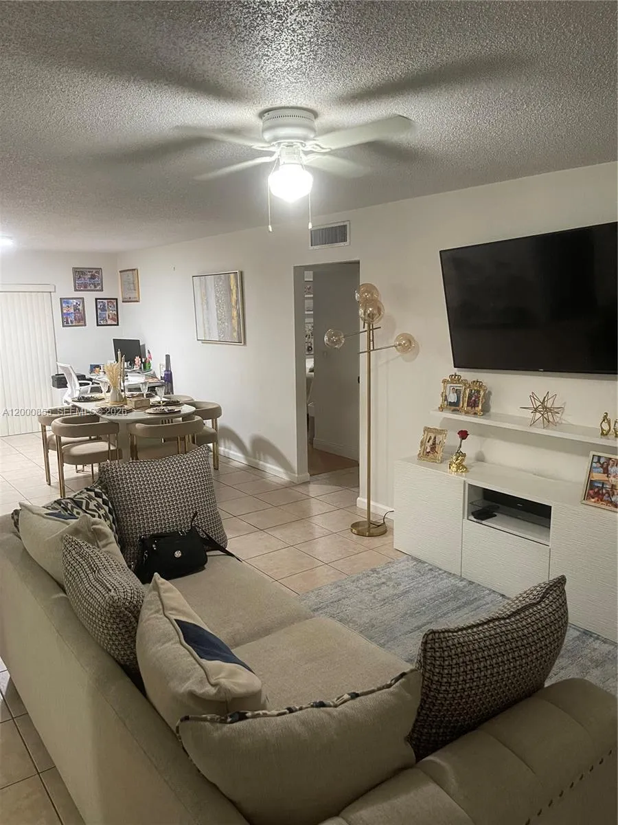 3011 NW 68th St # 10F, Fort Lauderdale FL 33309