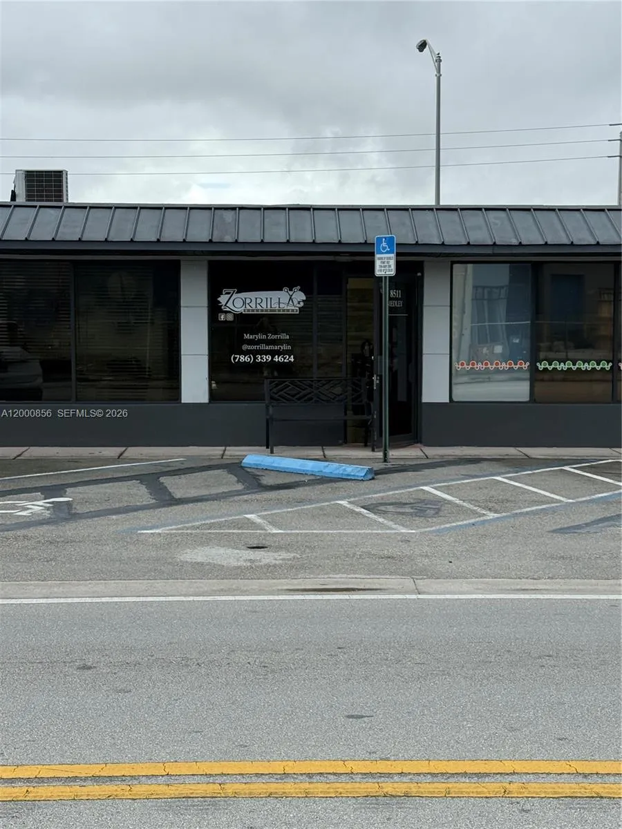 8511 NW South River Dr, Medley FL 33166