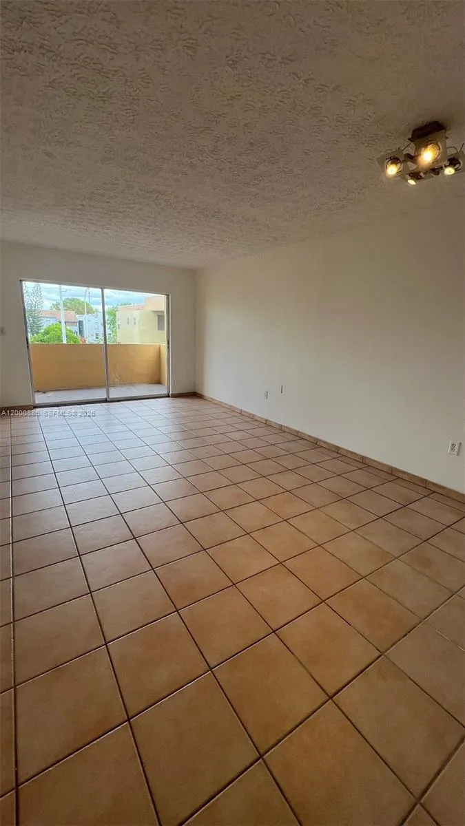 6070 W 18th Ave # 323, Hialeah FL 33012