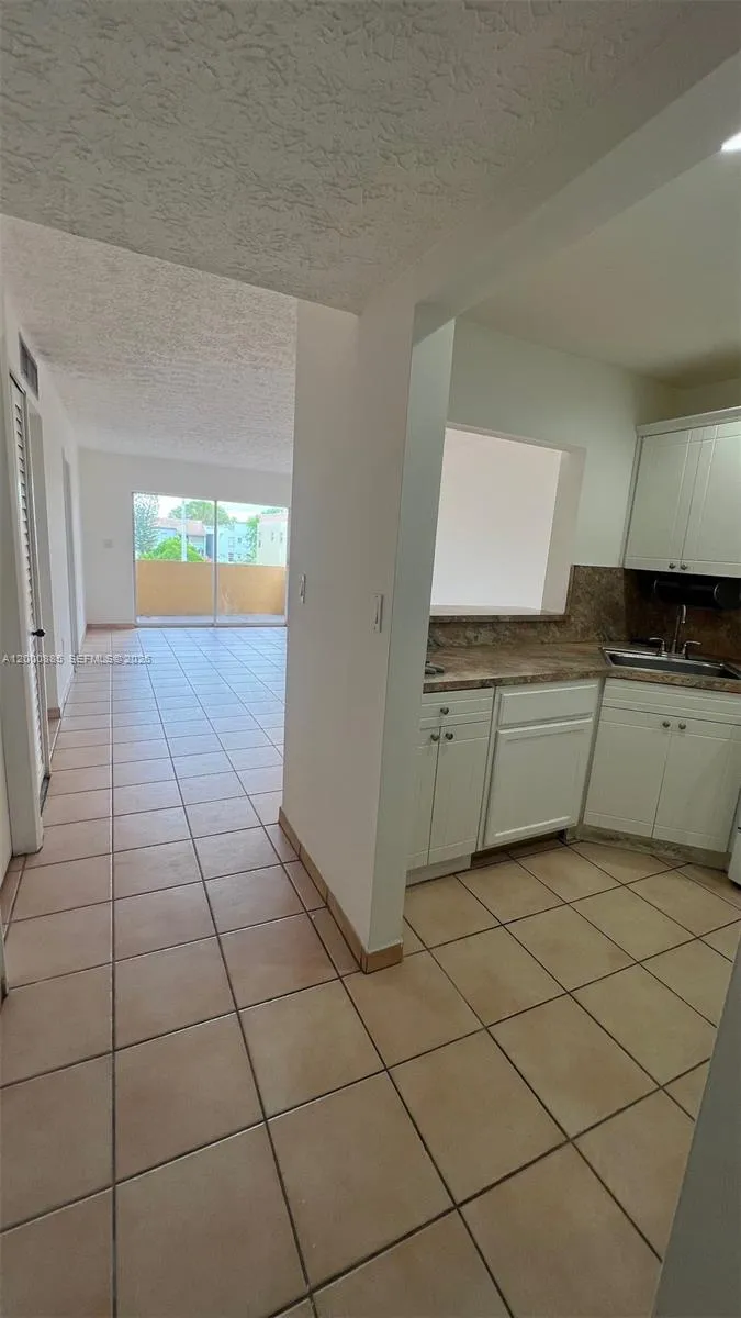 6070 W 18th Ave # 323, Hialeah FL 33012