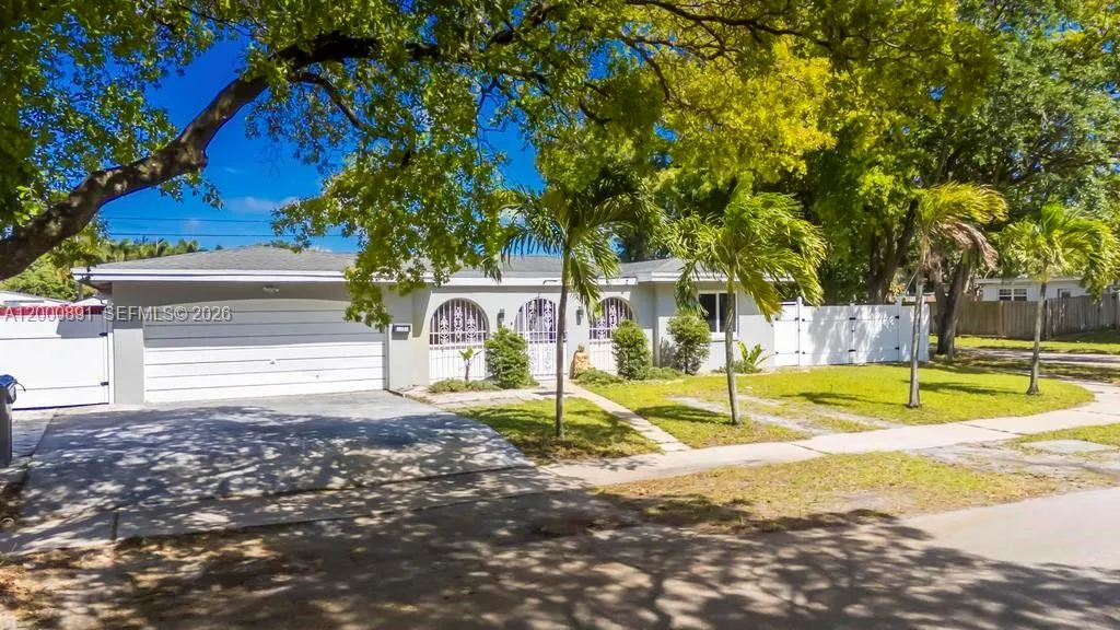 1301 N 74th Ter, Hollywood FL 33024