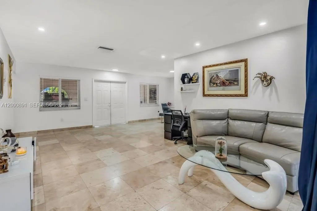 1301 N 74th Ter, Hollywood FL 33024