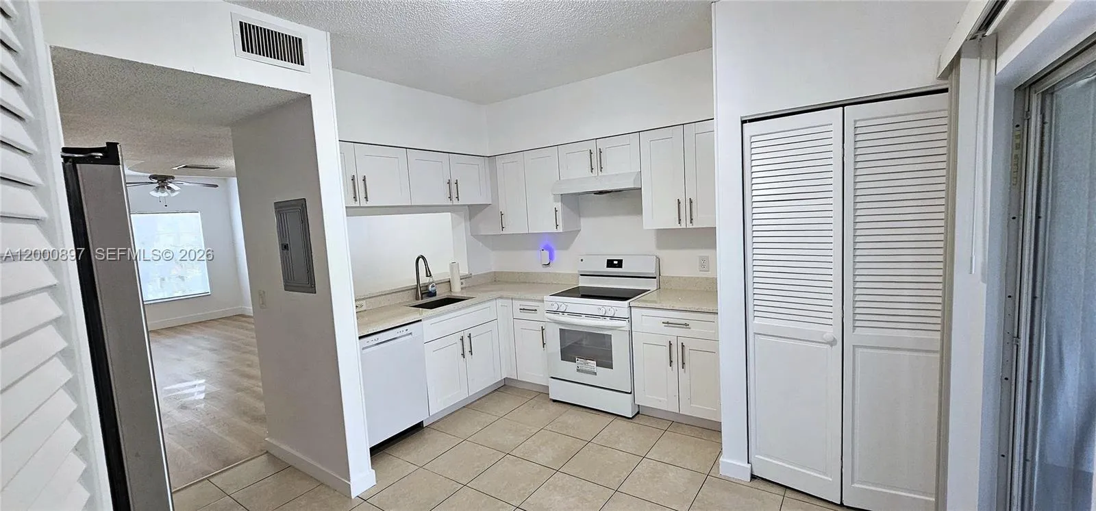 46 Simonton Cir, Weston FL 33326