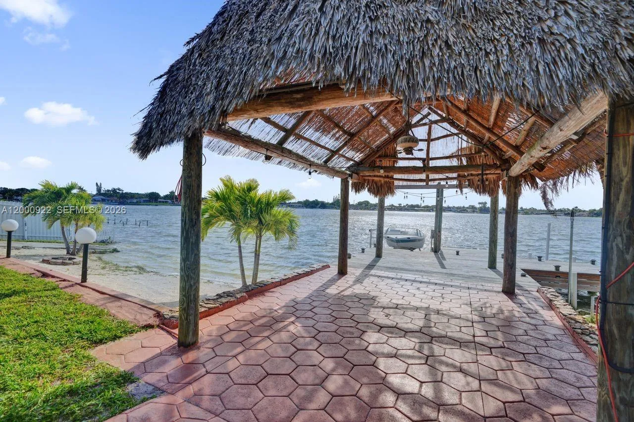 17501 NW 85th Ave, Hialeah FL 33015