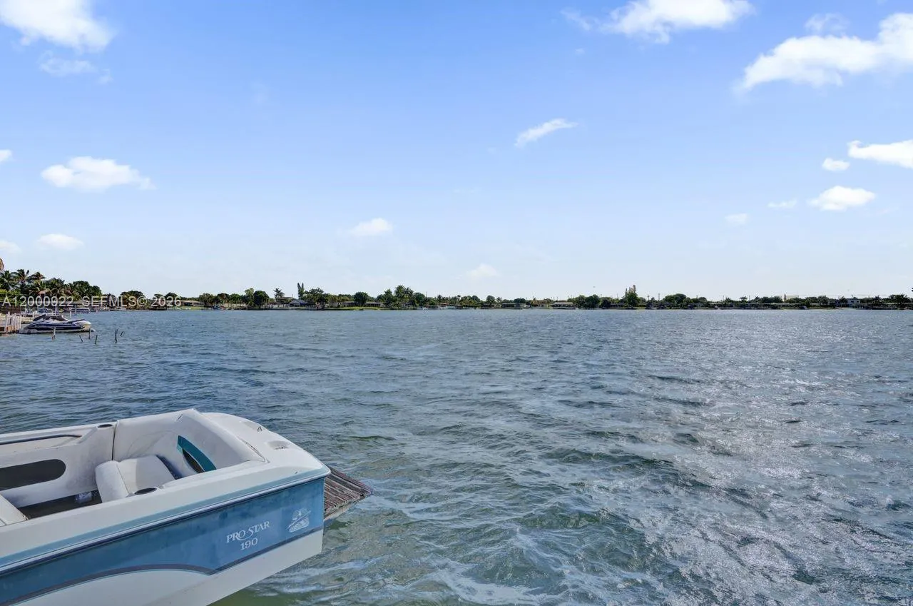 17501 NW 85th Ave, Hialeah FL 33015