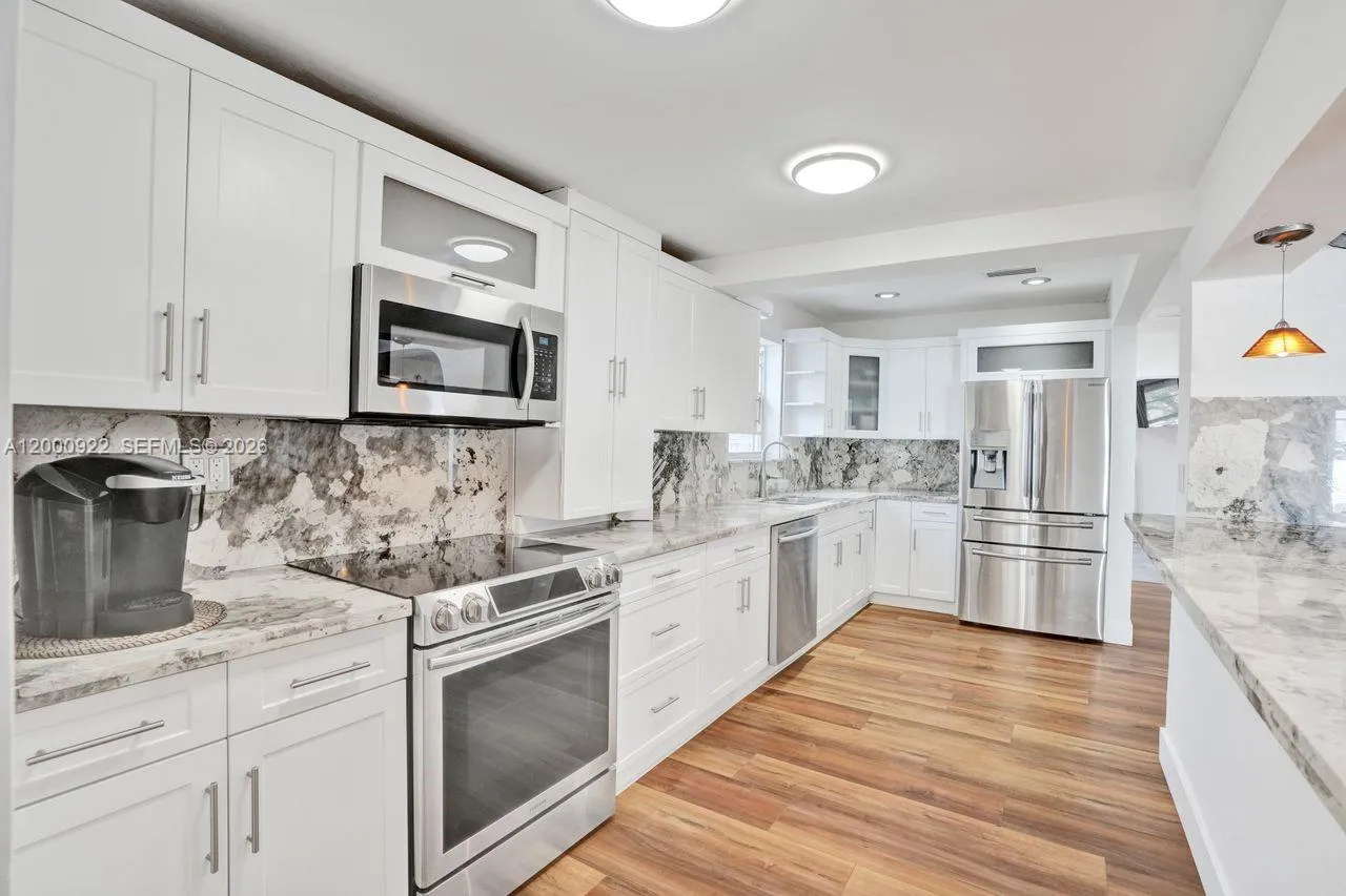 17501 NW 85th Ave, Hialeah FL 33015