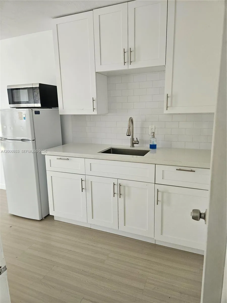 512 SW 2nd Ave # 2, Hallandale Beach FL 33009