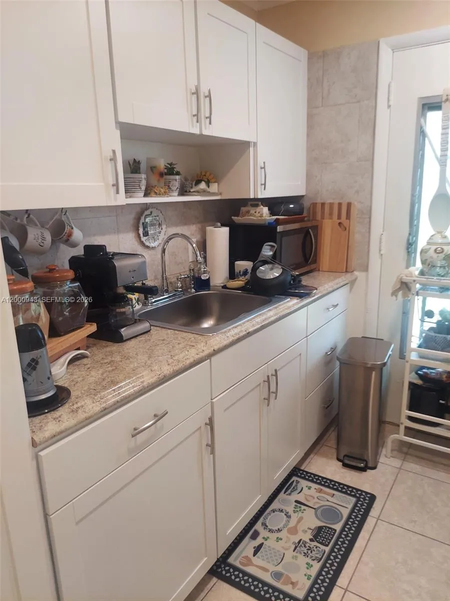 11 NE 204th St # 1, Miami Gardens FL 33179