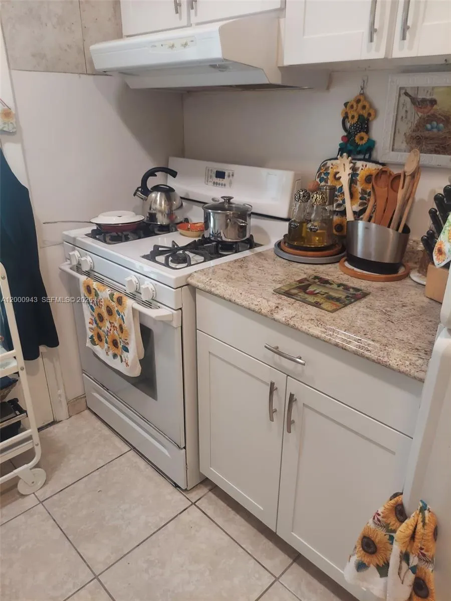 11 NE 204th St # 1, Miami Gardens FL 33179