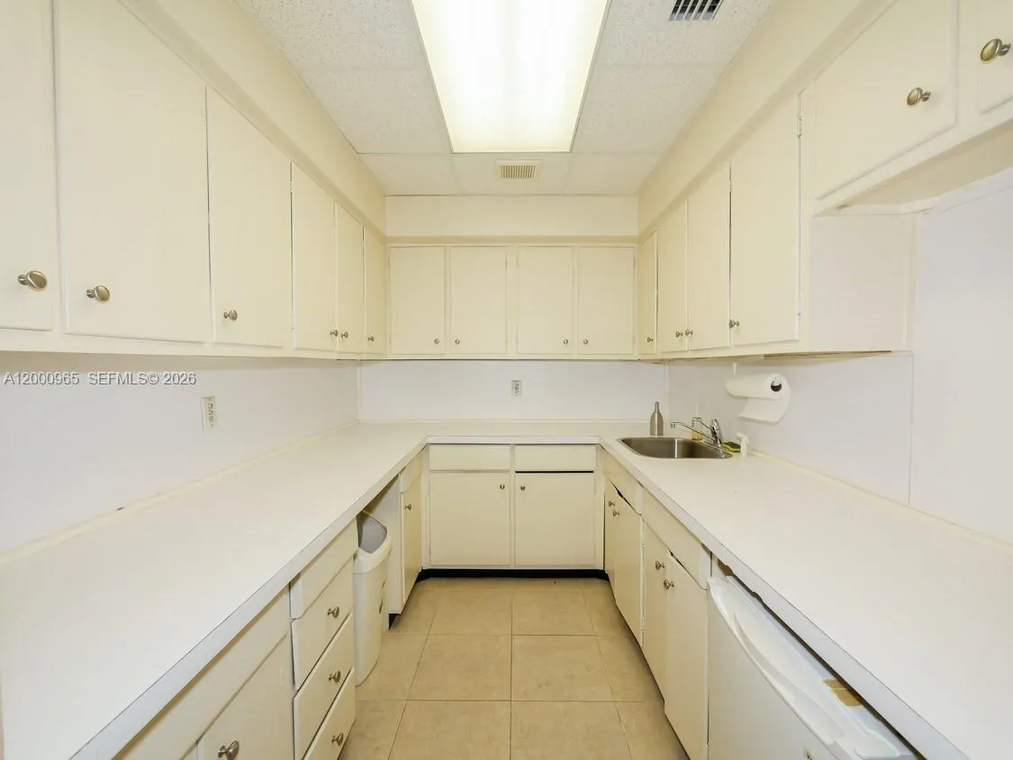 3113 Ponce De Leon Blvd, Coral Gables FL 33134