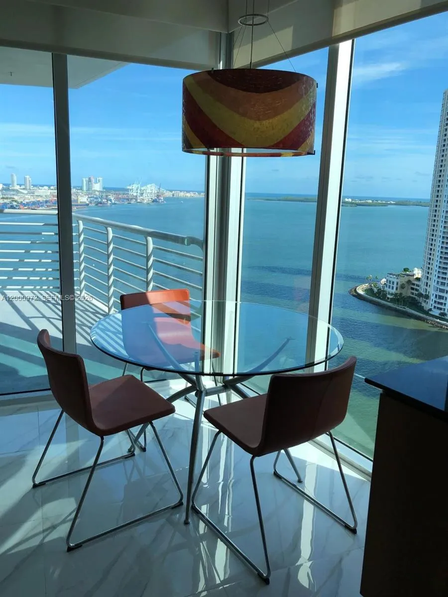 325 Biscayne Blvd # 25, Miami FL 33131