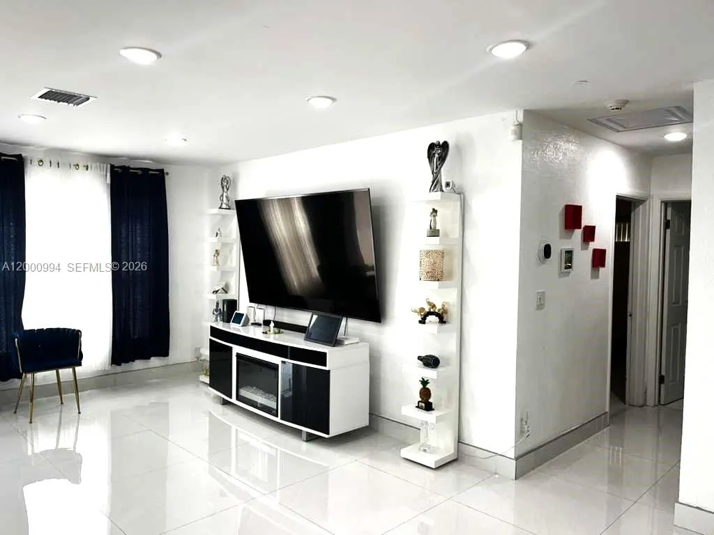 120 S 56th Ave, Hollywood FL 33023