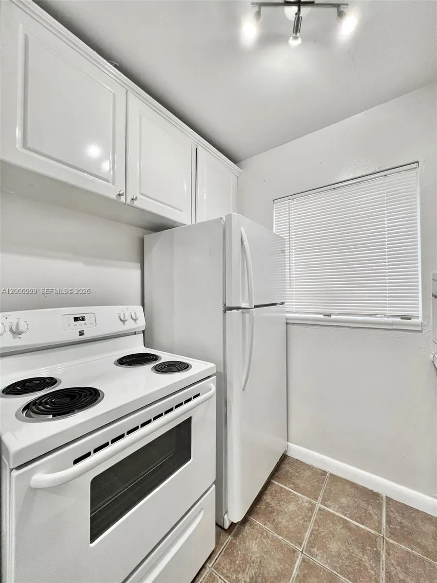 10 NW 77th St # 8, Miami FL 33150