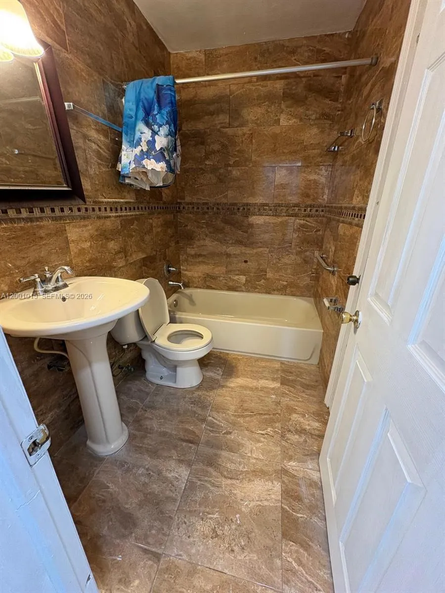 2531 NW 88th St # 2531, Miami FL 33147