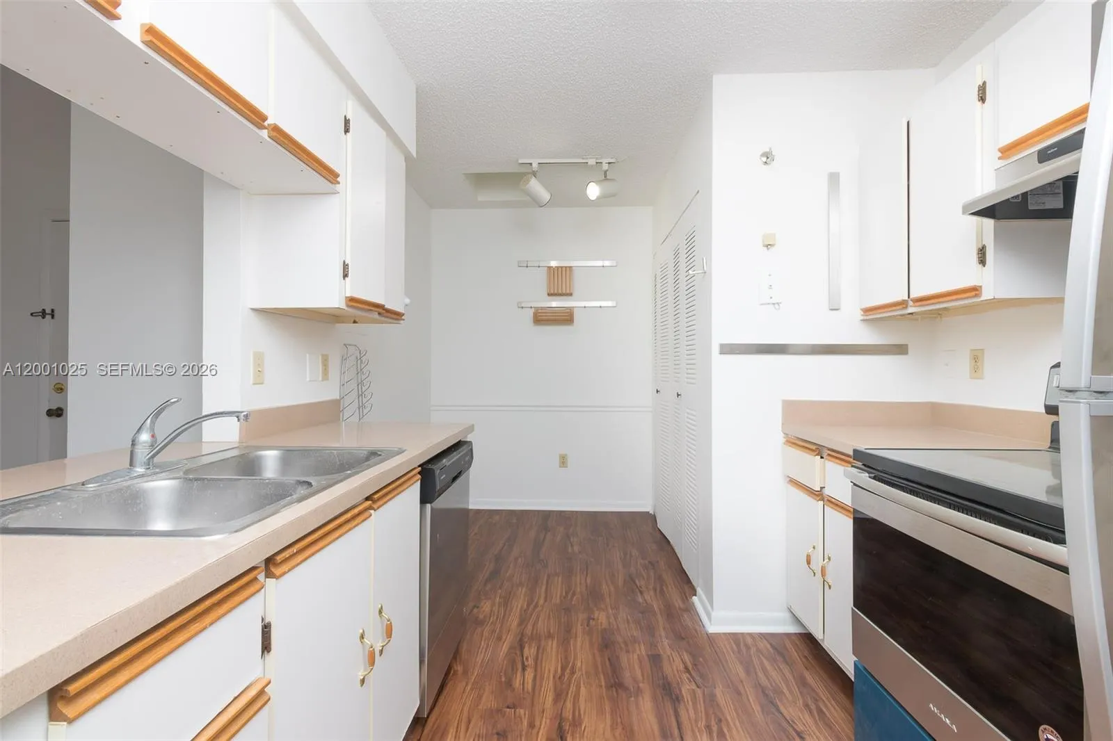 18310 NW 68th Ave # L, Hialeah FL 33015