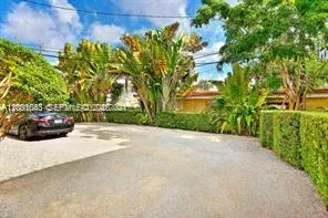 219 Menores Ave # 2, Coral Gables FL 33134