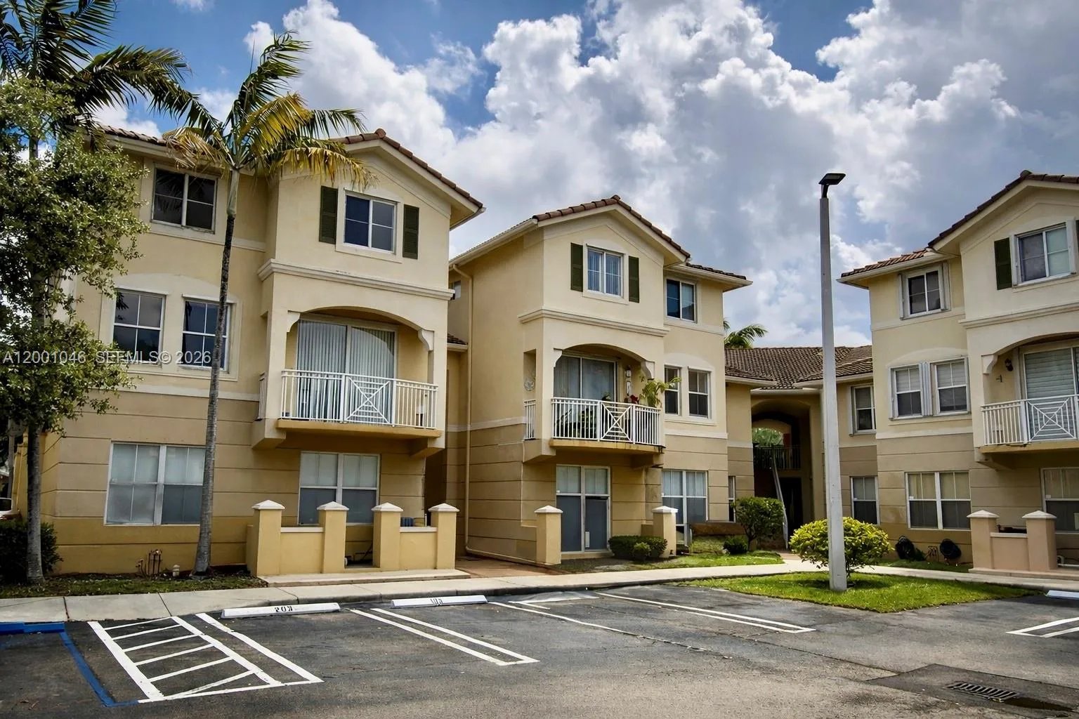 8906 W Flagler St # 203, Miami FL 33174