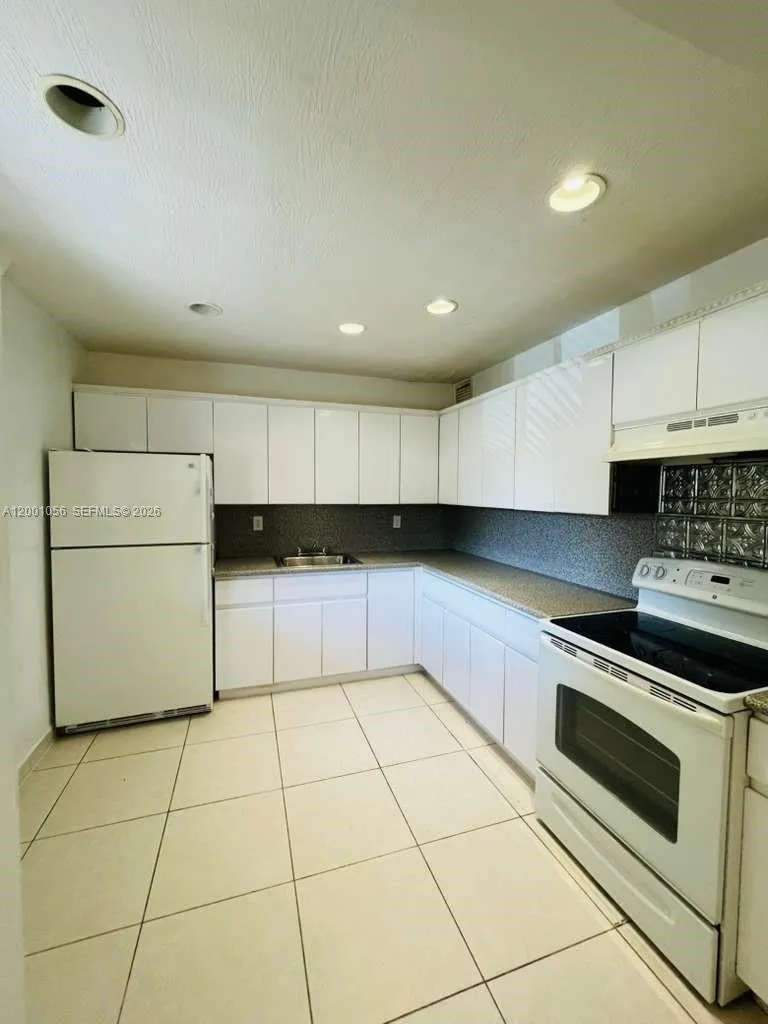 724 NE 4th St # 9, Hallandale Beach FL 33009