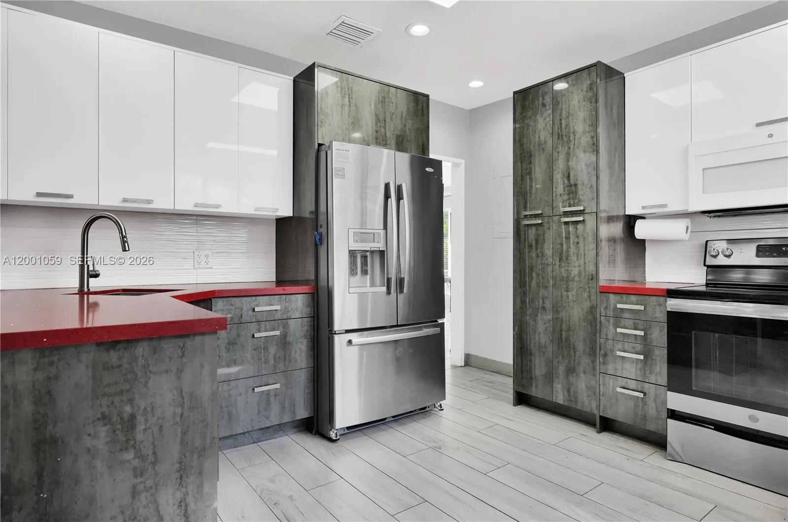 820 W 43rd Ct, Miami Beach FL 33140