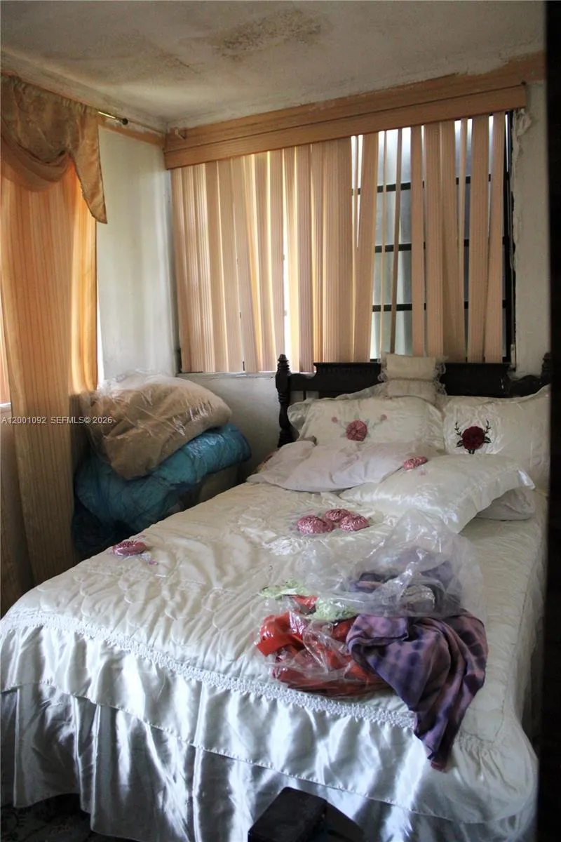 111 NW 52nd St, Miami FL 33127