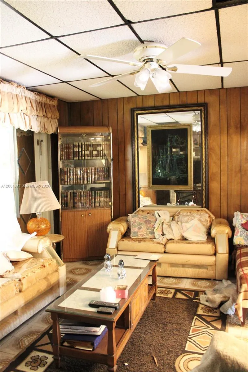 111 NW 52nd St, Miami FL 33127