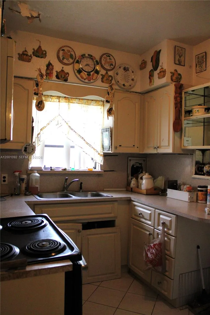 111 NW 52nd St, Miami FL 33127