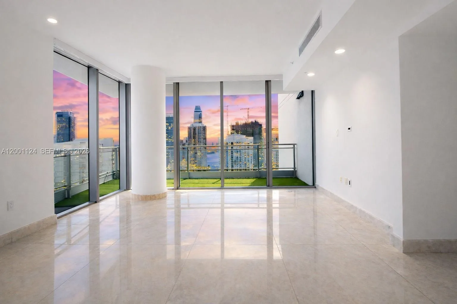 92 SW 3rd St # 4310, Miami FL 33130