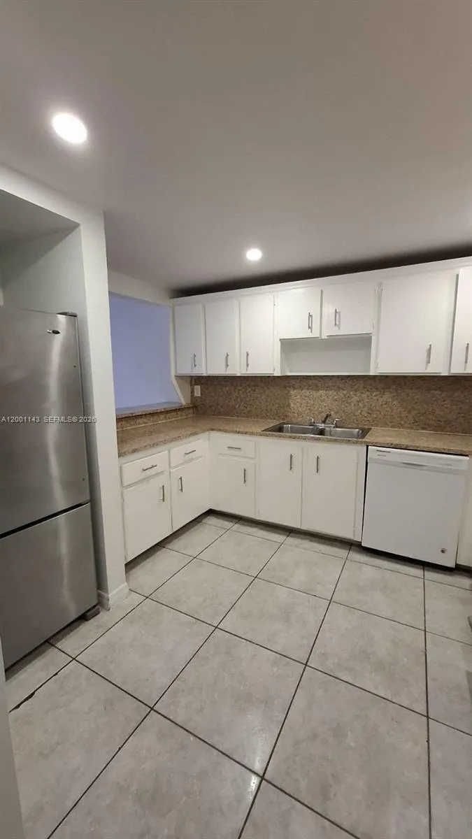 6950 Miami Gardens Dr # 201, Hialeah FL 33015