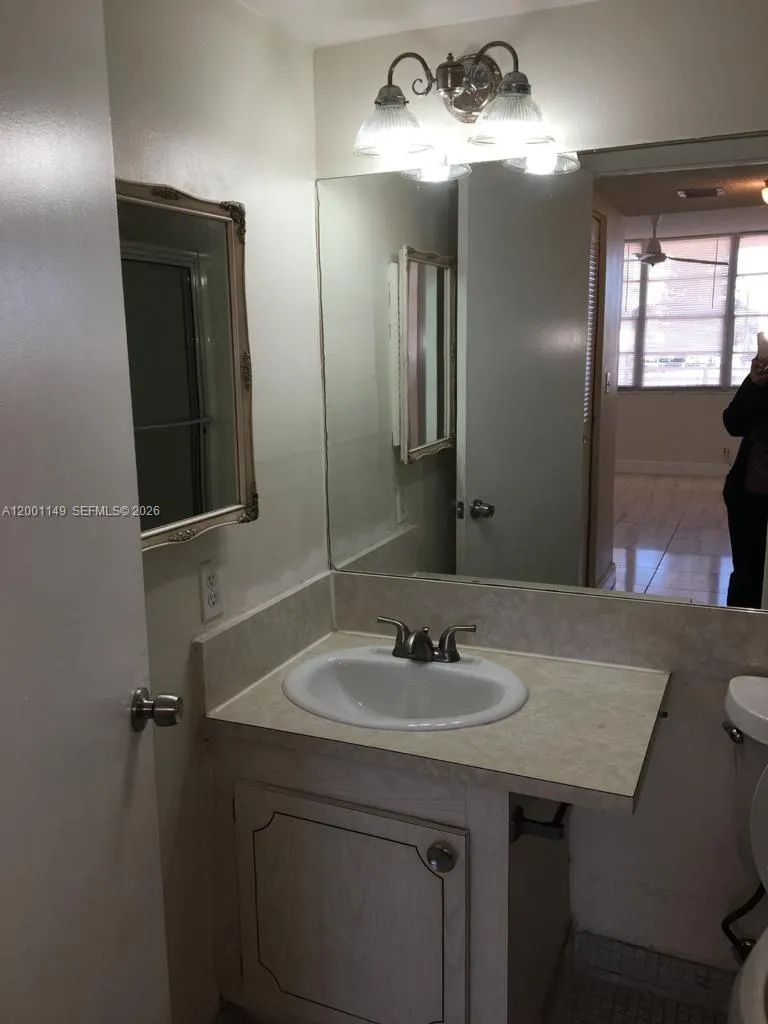 2025 NE 164th St # 205, North Miami Beach FL 33162