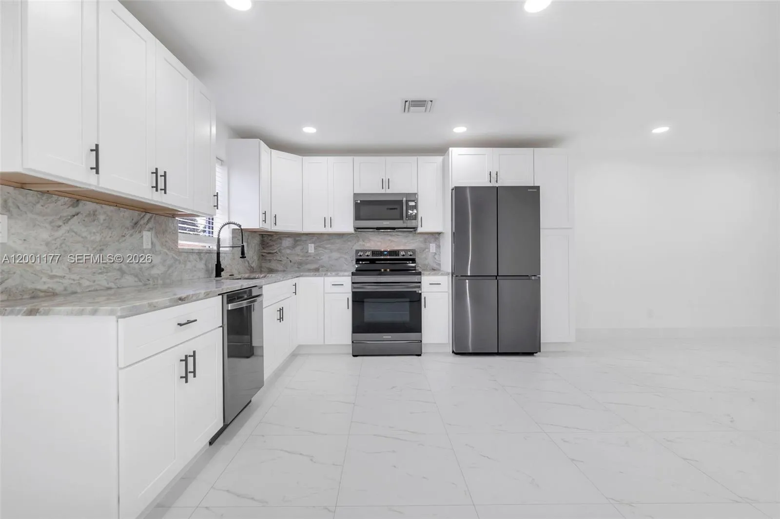 810 SW 14th Ct, Deerfield Beach FL 33441